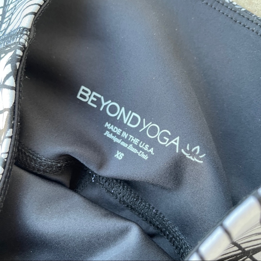 Beyond Yoga Reversible Lotus High Rise Leggings - Picture 5 of 6